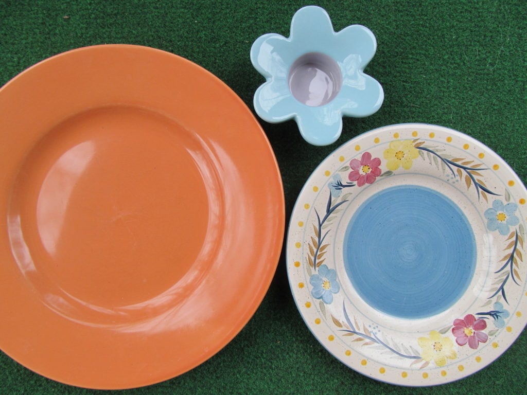 pic shows 3 different sizes and colors of ceramic dishes that make a good combination for making an art piece