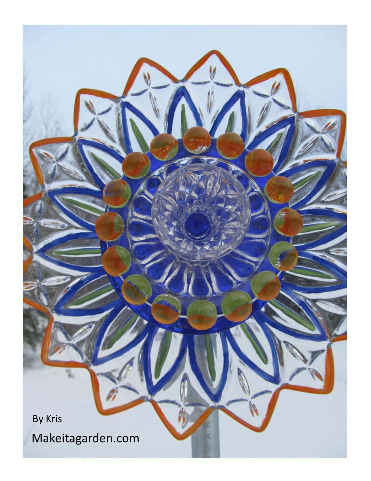 kunstnerens skålblomst. En smuk, blomst form glasskål bruges til at male på glasplader