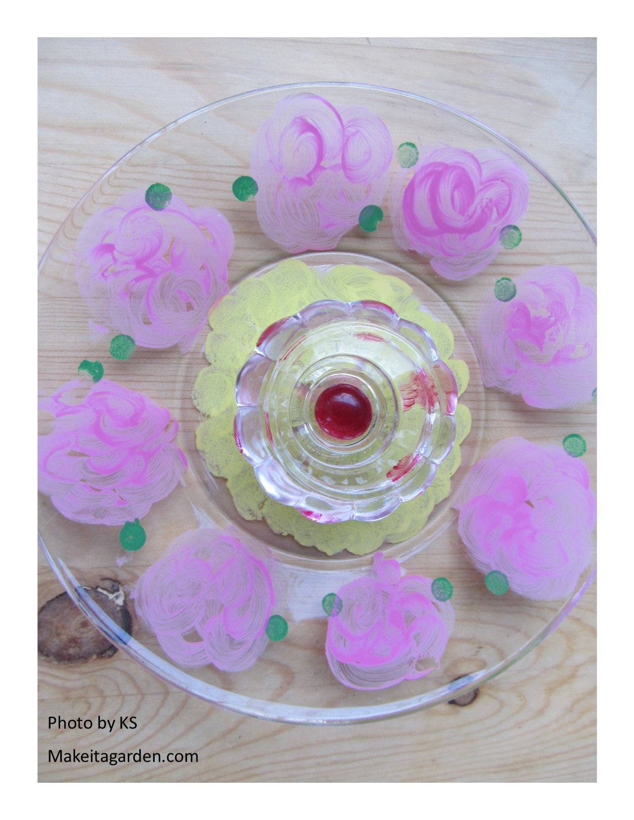 flor de rosa pintada en una placa de vidrio