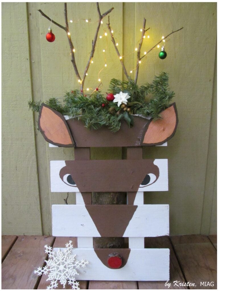 Craft Decoration wood pallet Reindeer on the front porch