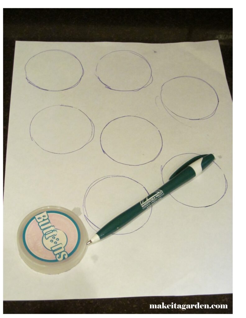 Trace a jar lid to make paper circles for the eyes of wood pallet reindeer